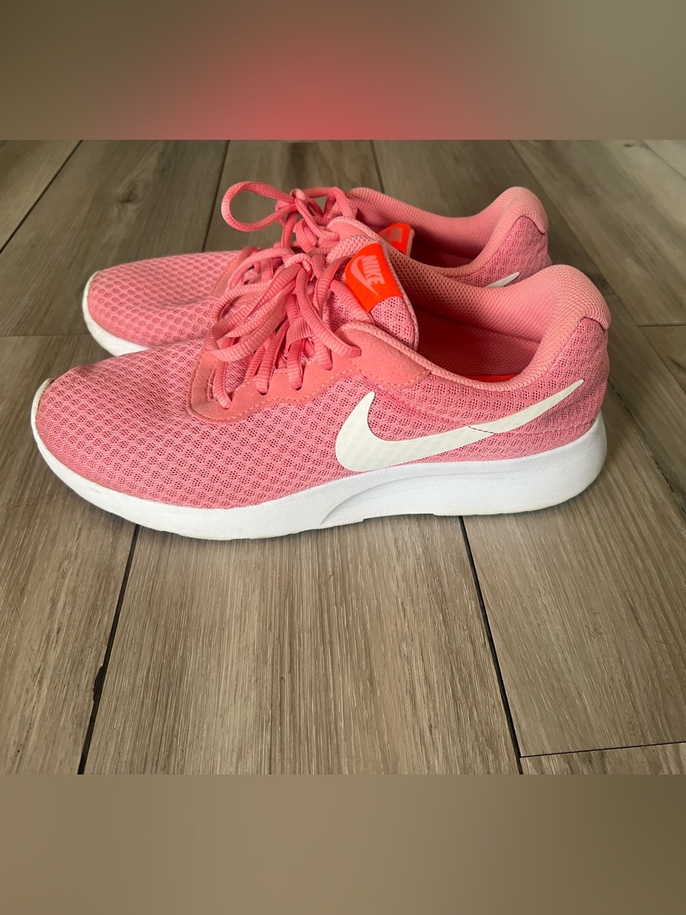 Nike Tanjun Running Shoe Pink Sneakers Lava Glow White Womens 9